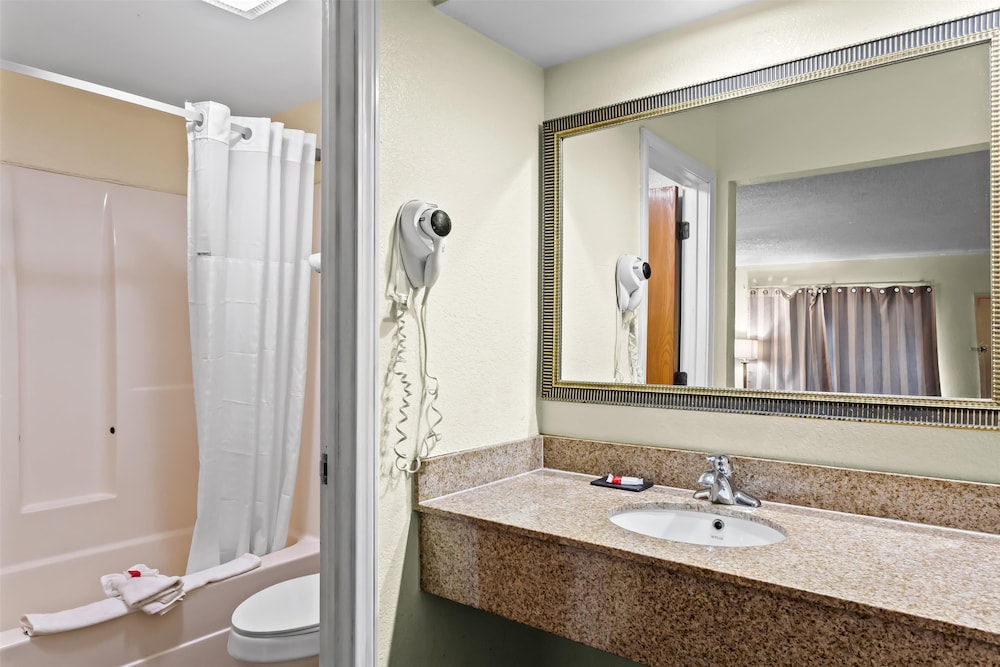Americas Best Value Inn Grayson 20/23