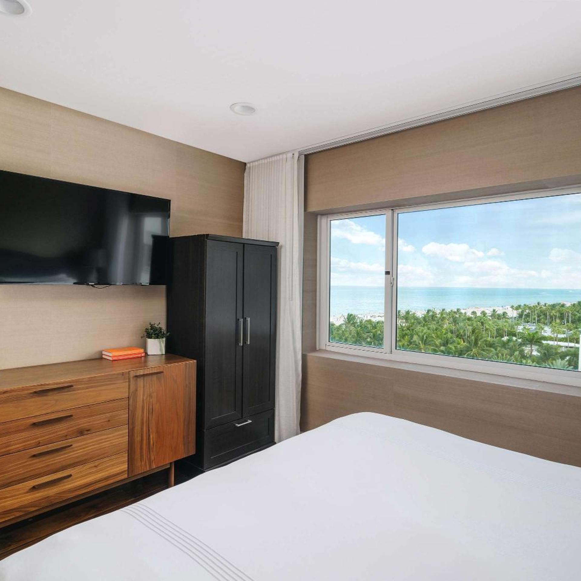 1 Bedroom, Suite, King Bed, Ocean Front