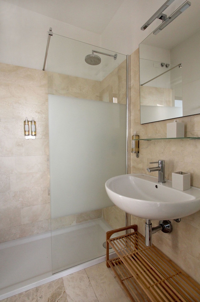 Aqva Boutique Hotel 26/28