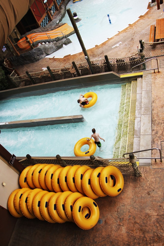 Six Flags Great Escape Lodge Indoor Waterpark 3/50