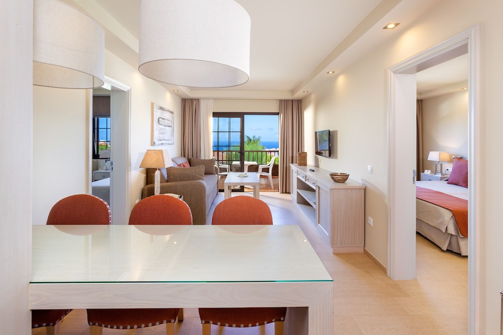 CLUB AMBASSADOR APARTAMENTOS 24/36