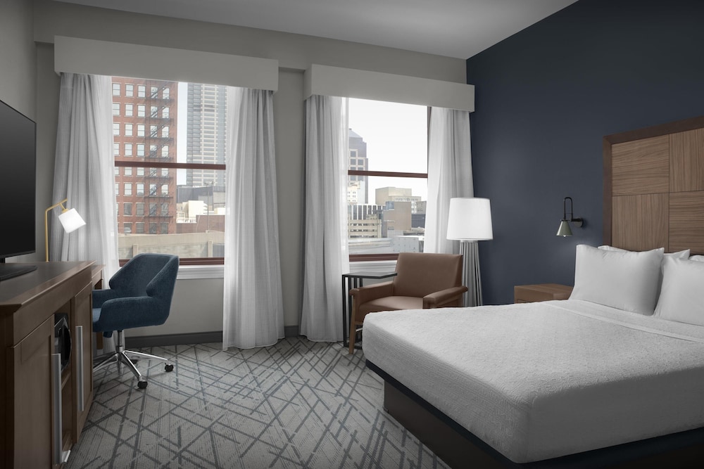 ROOM, KING BED