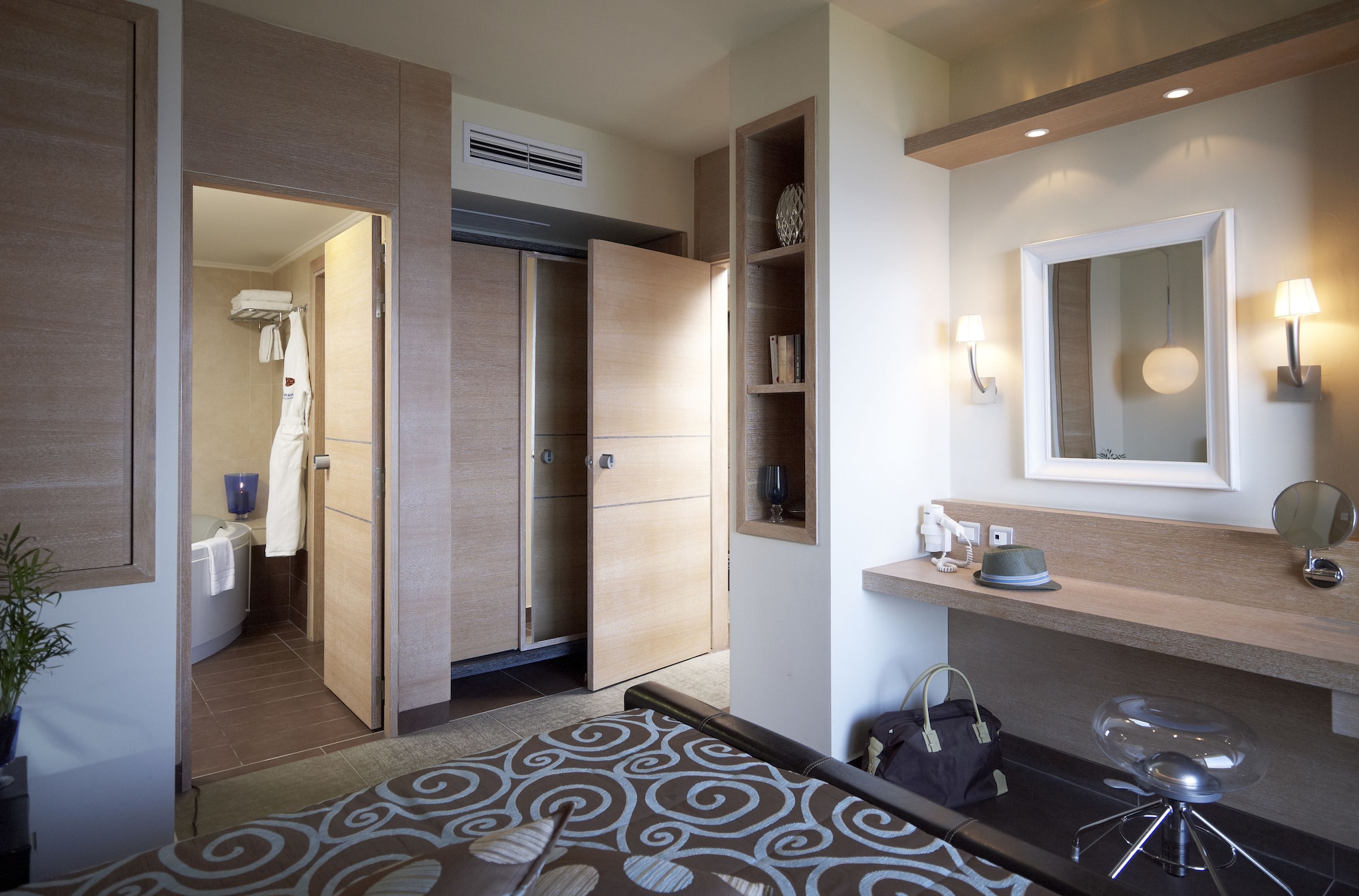 2 Bedrooms, Master, Suite, King Bed, Sea View، Esperos Palace Resort & Spa 3/4