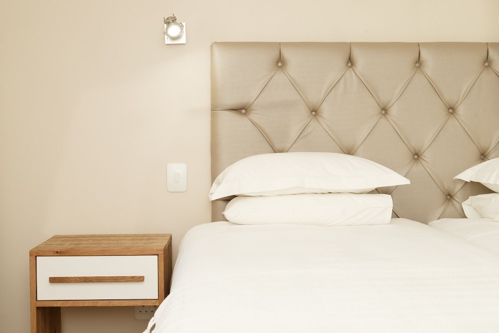 Loerie Guest Lodge 11/25