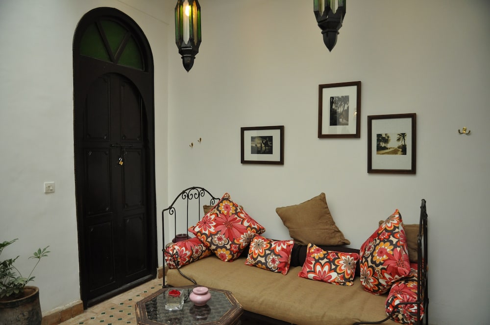 Riad Houdou 53/77