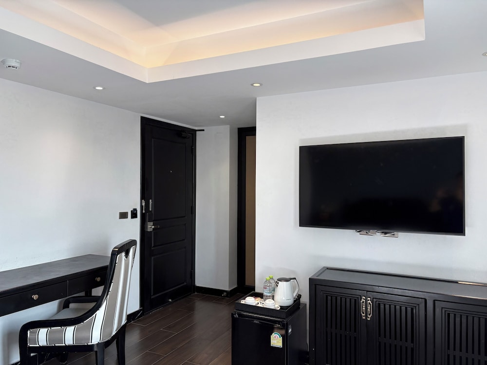 Glory Boutique Suites 38/50