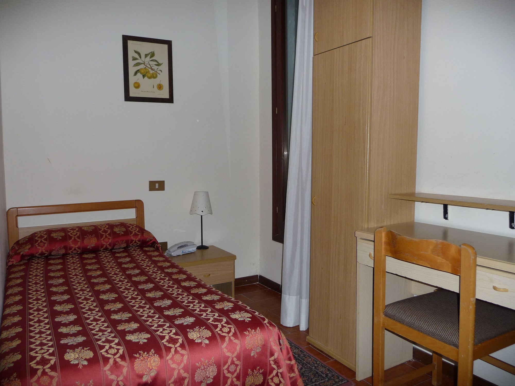 ECONOMY, SINGLE, SINGLE BED, SHARED BATHROOM