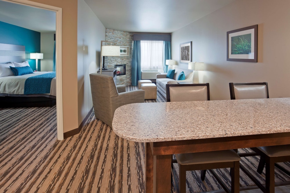 GrandStay Hotel and Suites 40/63
