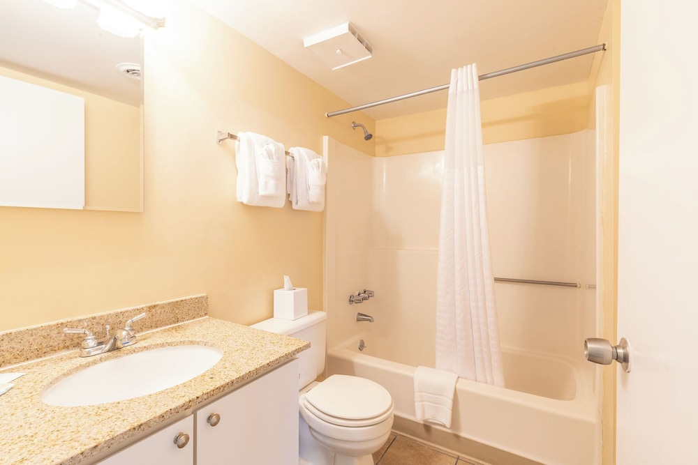 2 Bedrooms, Condo, Traditional, 2 Double Beds, King Bed, Bay View, Sofa, Balcony، Bay Club Resort 4/6
