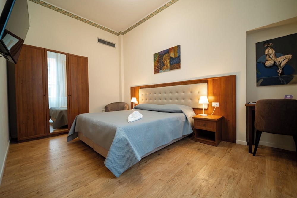 CONDO, DELUXE