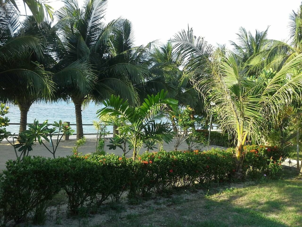 Krisada Beach Resort 10/56