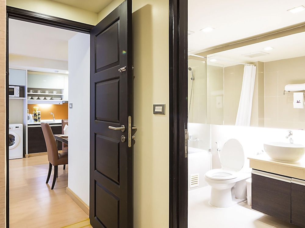 ASPEN SUITES HOTEL SUKHUMVIT 2 BANGKOK 64/65