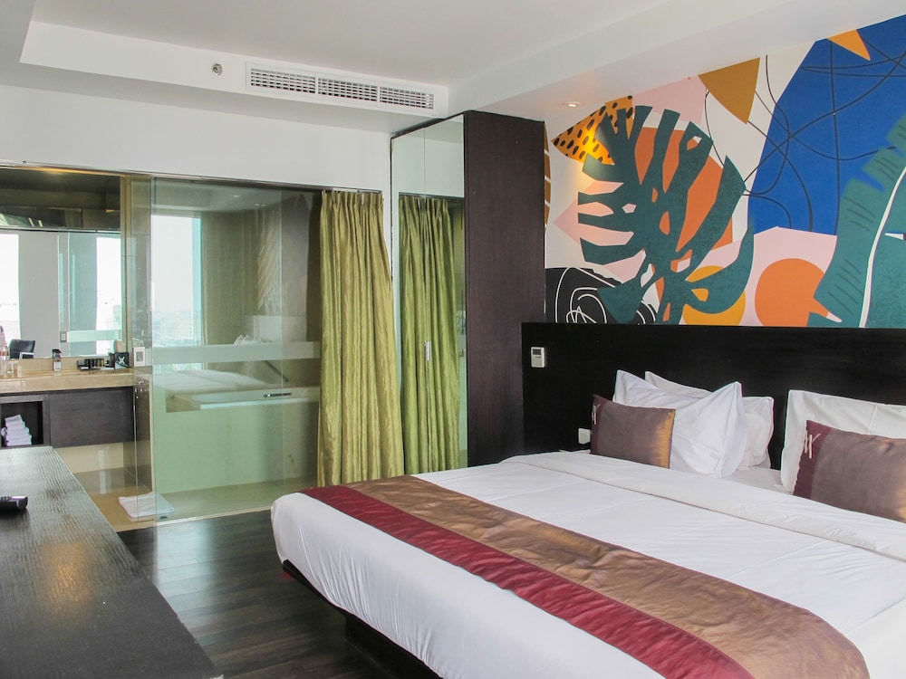 SUITE ROOM