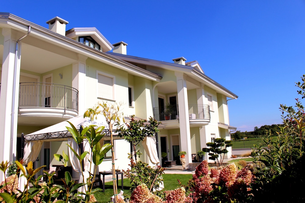Bed&amp;Breakfast EREMES 1/50