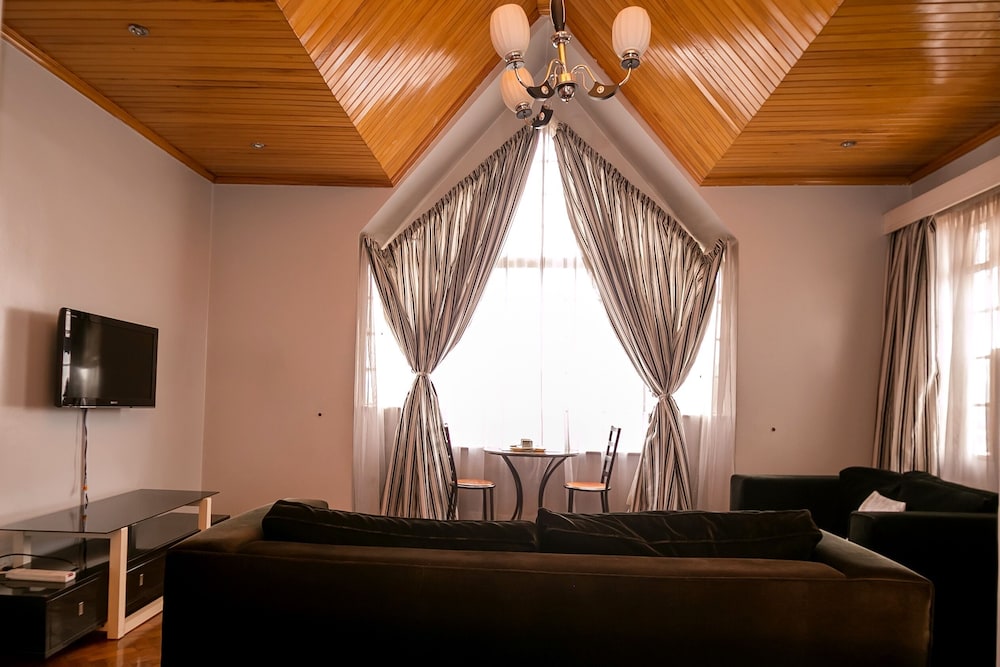 Meltonia Luxury Suites 30/50