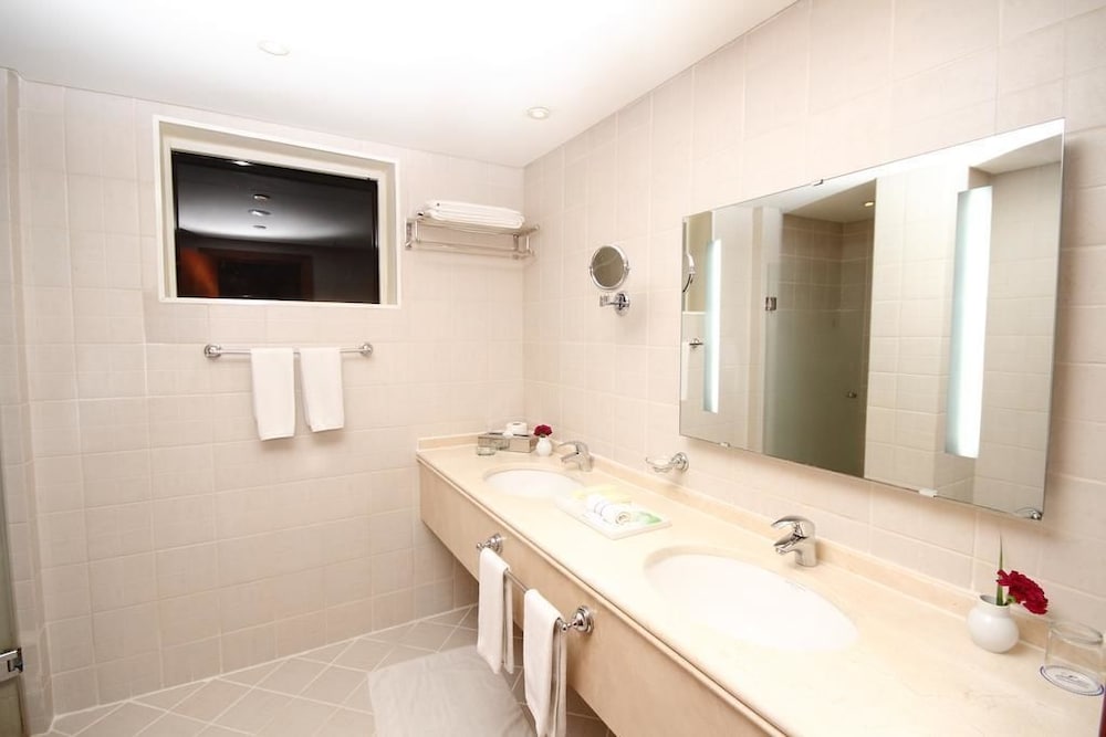 Lavender Hotel Sharjah 25/48