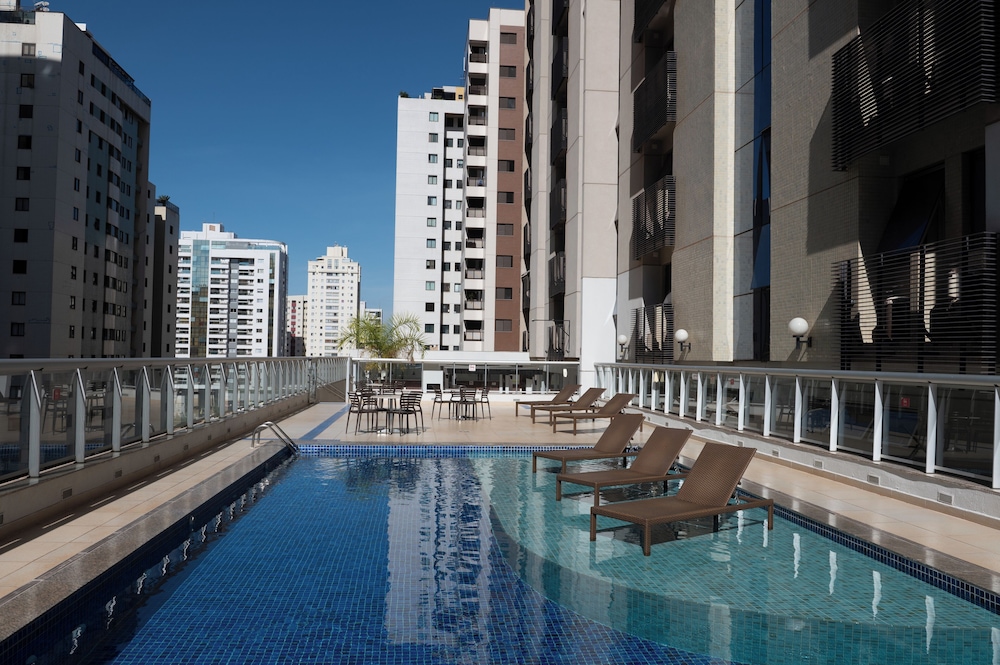 S4 Hotel 38/41
