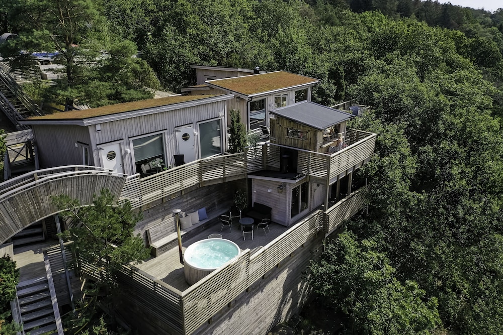 Treetop Spa Hangout & Hotel 45/50