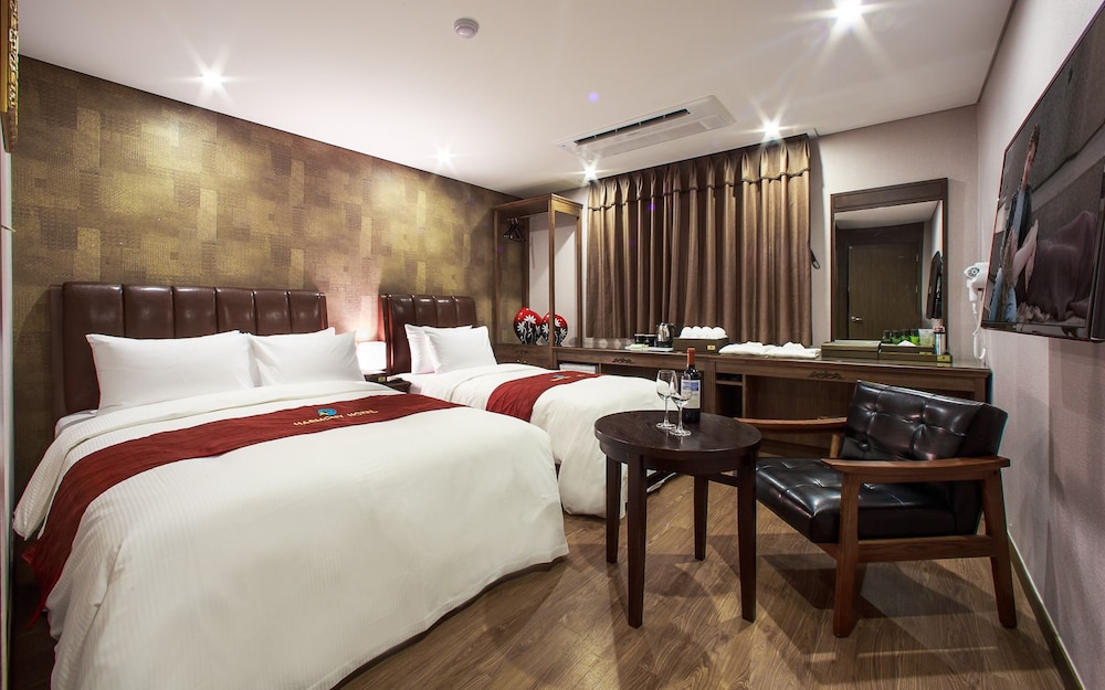 DELUXE, TWIN BEDS