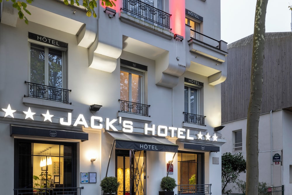 Jack's Hotel 2/54