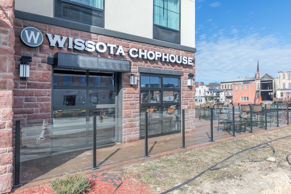 Cobblestone Hotel & Suites Janesville 32/38