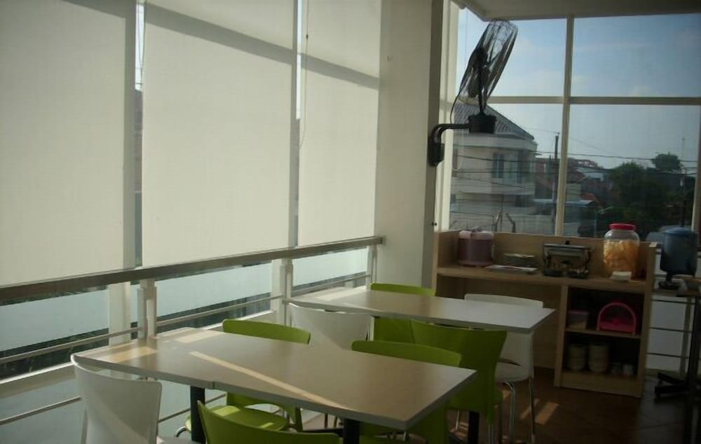 Nozz Hotel Semarang 24/25
