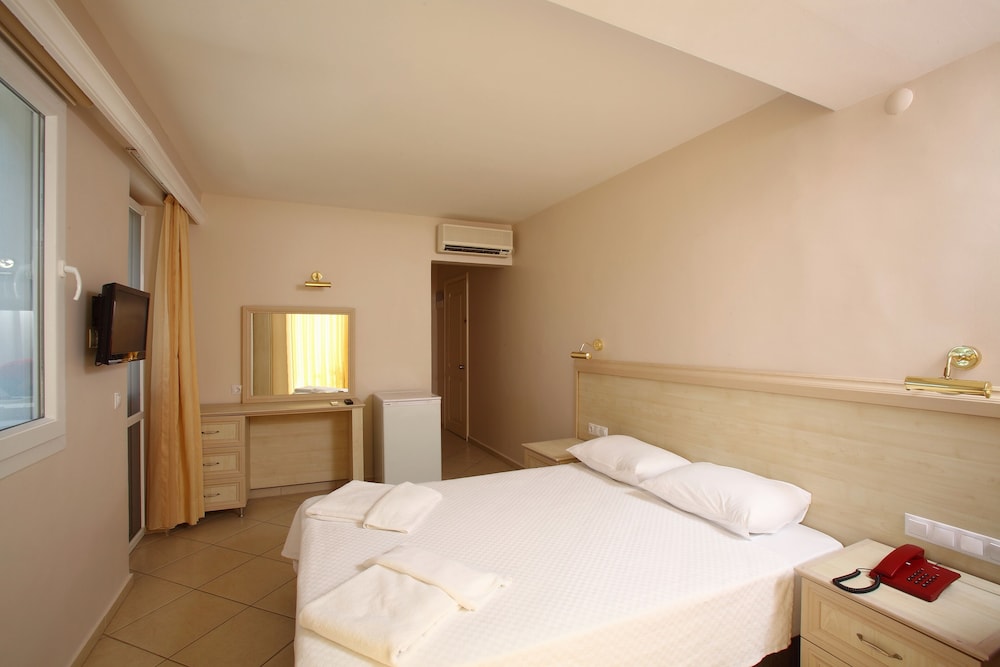 Catamaran Hotel 15/55