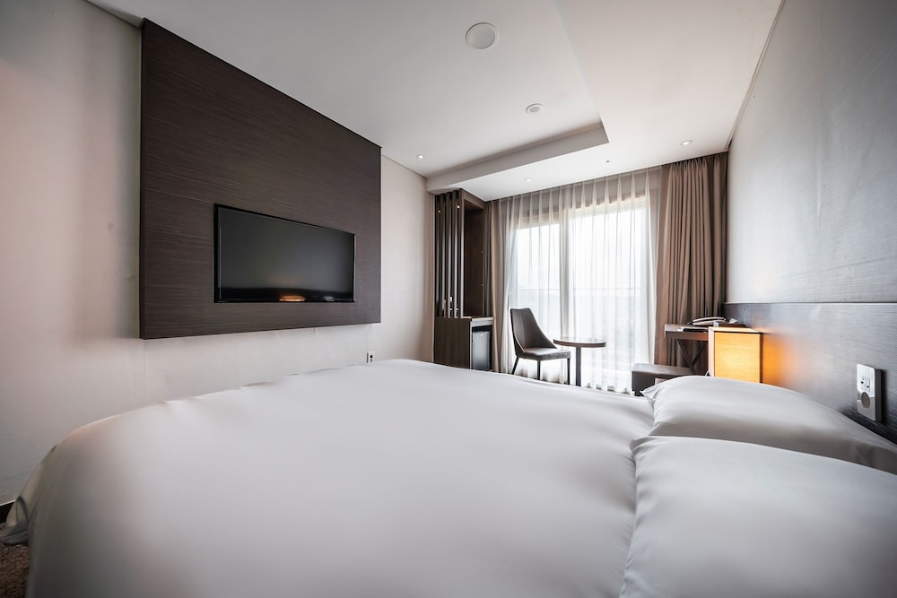 Golden Tulip Jeju Seongsan 25/68