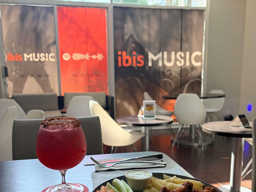 Ibis Monterrey Valle 37/50