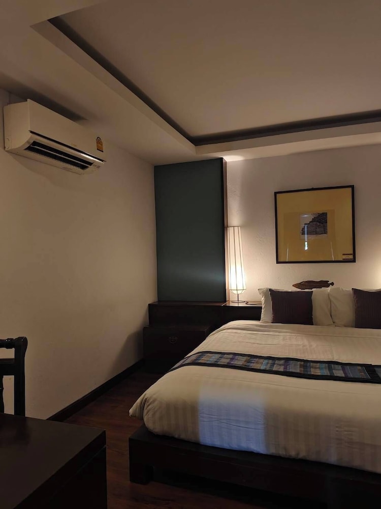 DELUXE, DOUBLE BED