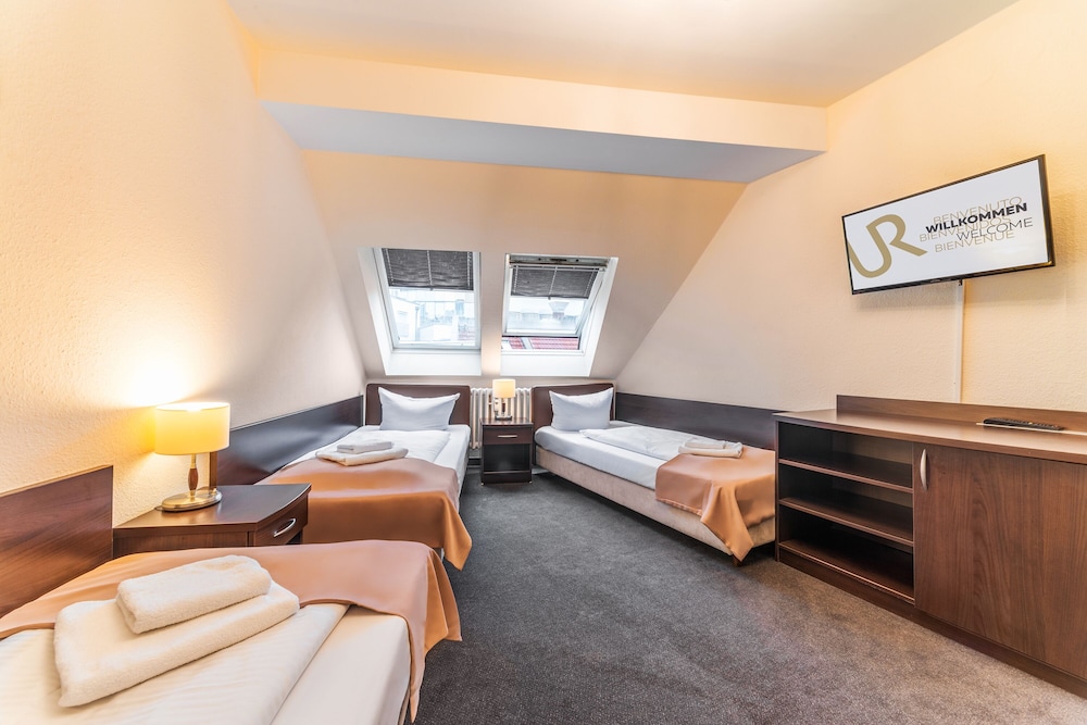 Upper Room Hotel 48/73