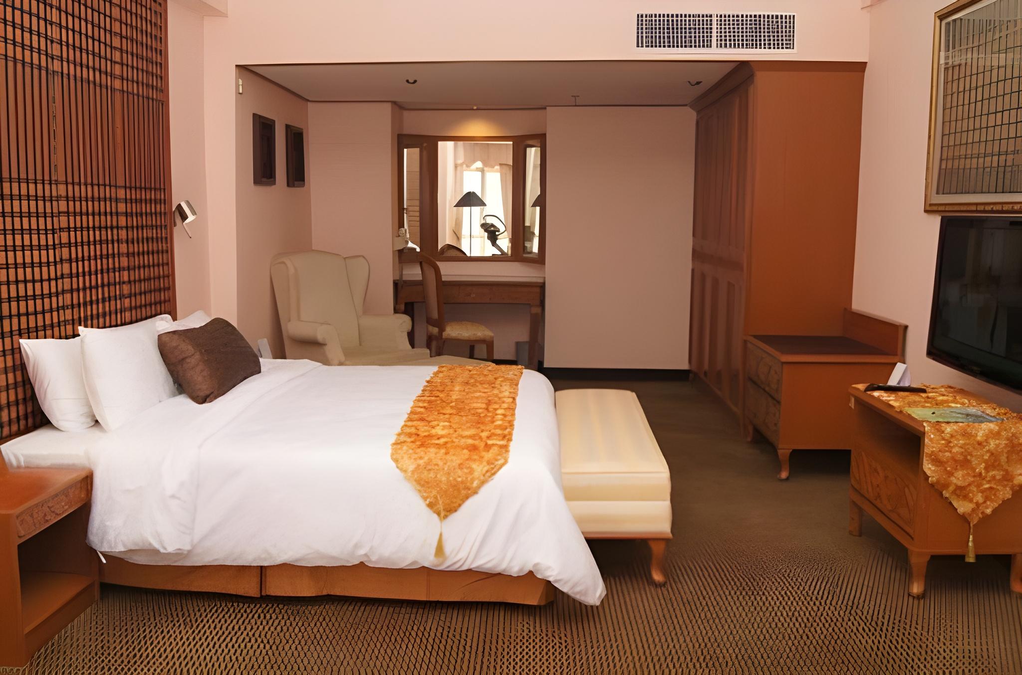 Royal, Suite