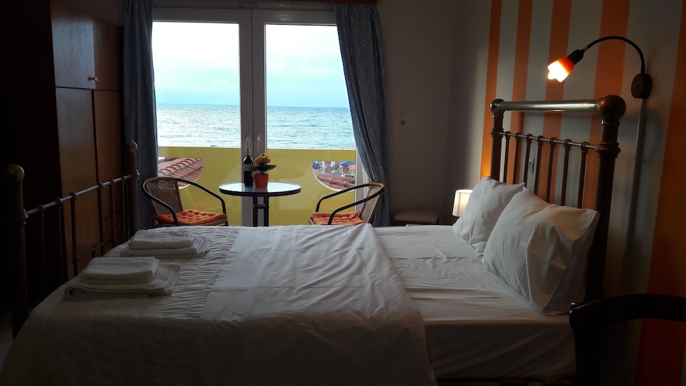 STUDIO, BEACH FRONT