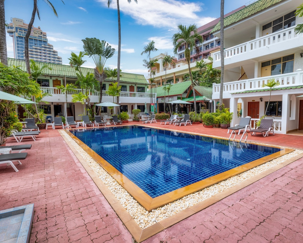 The Expat Hotel 46/50