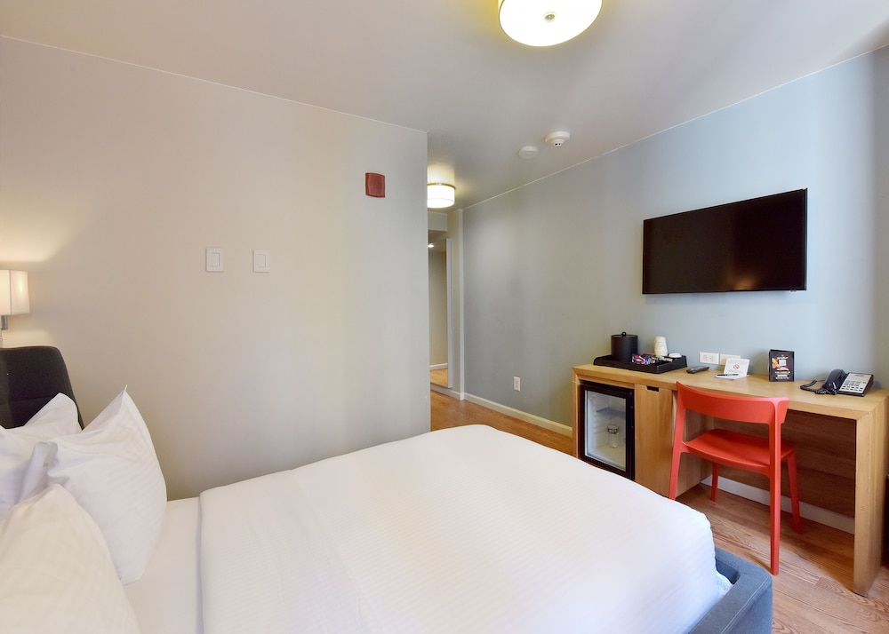 Hotel 32 32 23/78