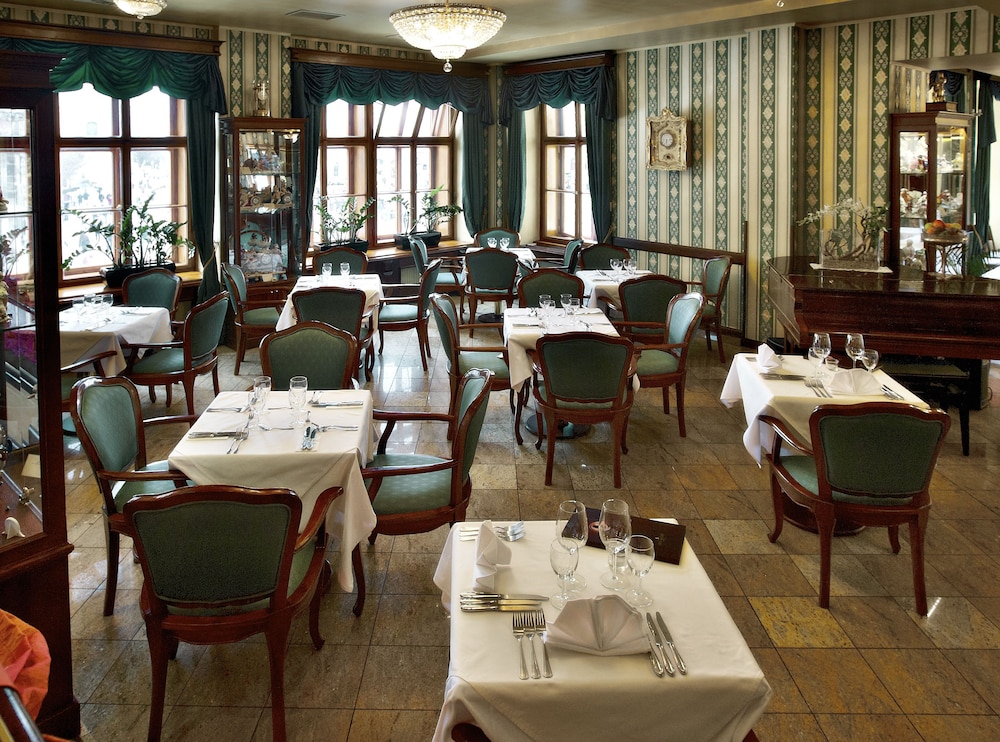 Grand Hotel Praha 65/79