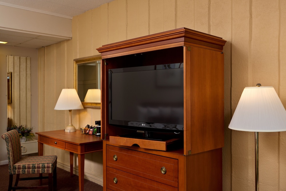 Fort William Henry Hotel and Conference Center 43/67