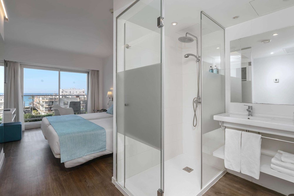 غرفة سوبيريور بسرير مزدوج بإطلالة على البحر بشرفة، Hotel Alua Leo 5/7