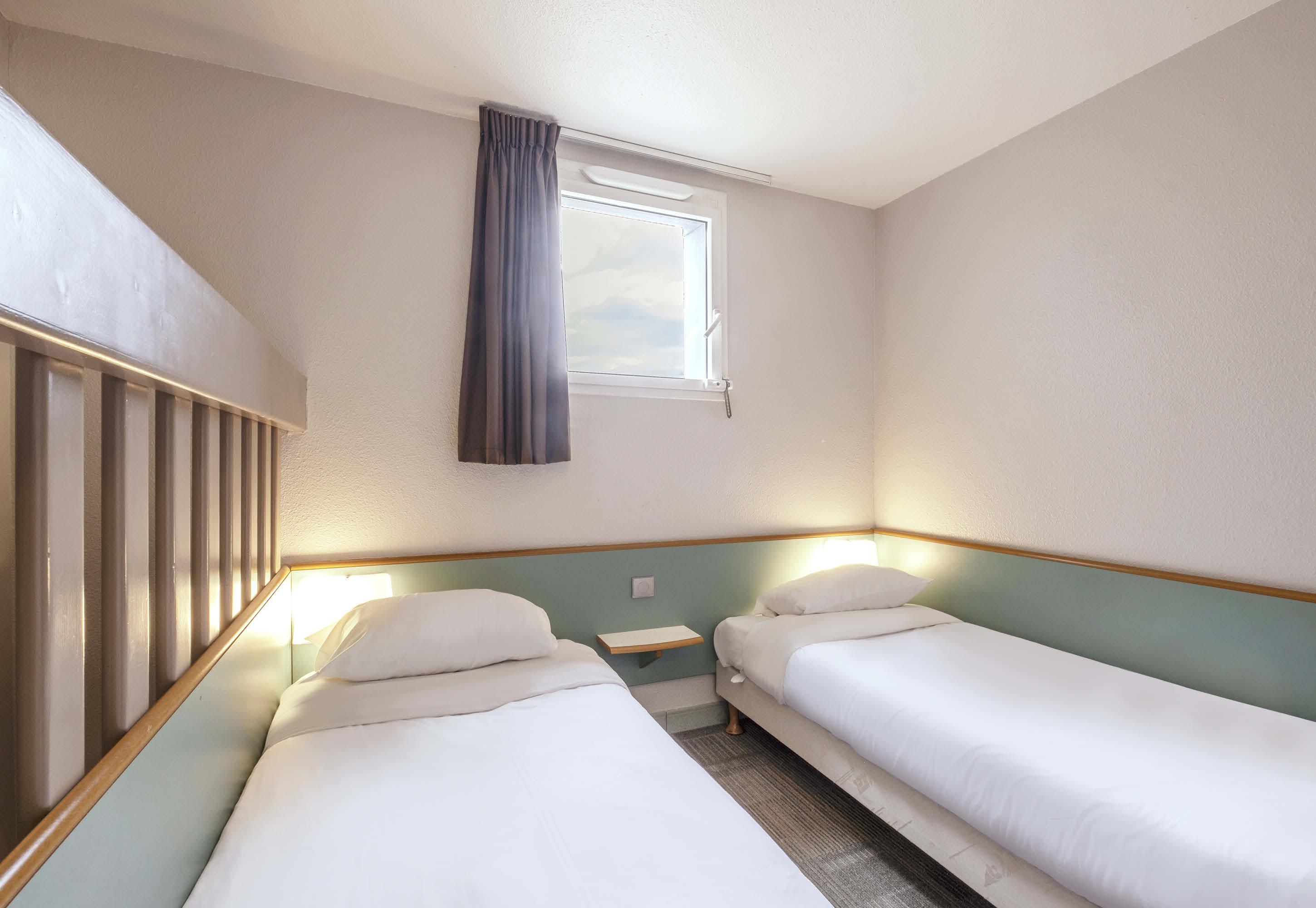 Room, Quintuple
