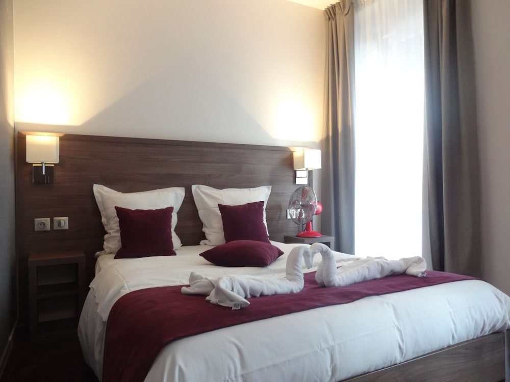 Hotel La Perle Montparnasse 10/33