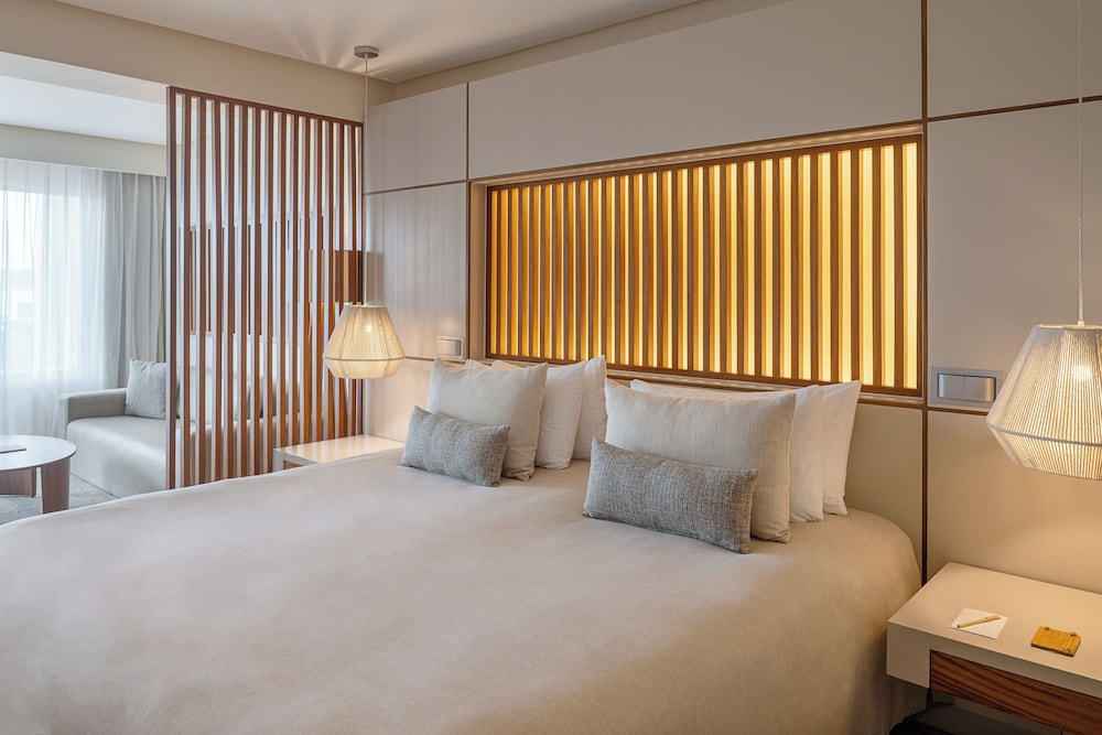 Junior Suite, King Bed, Nature View 2/4