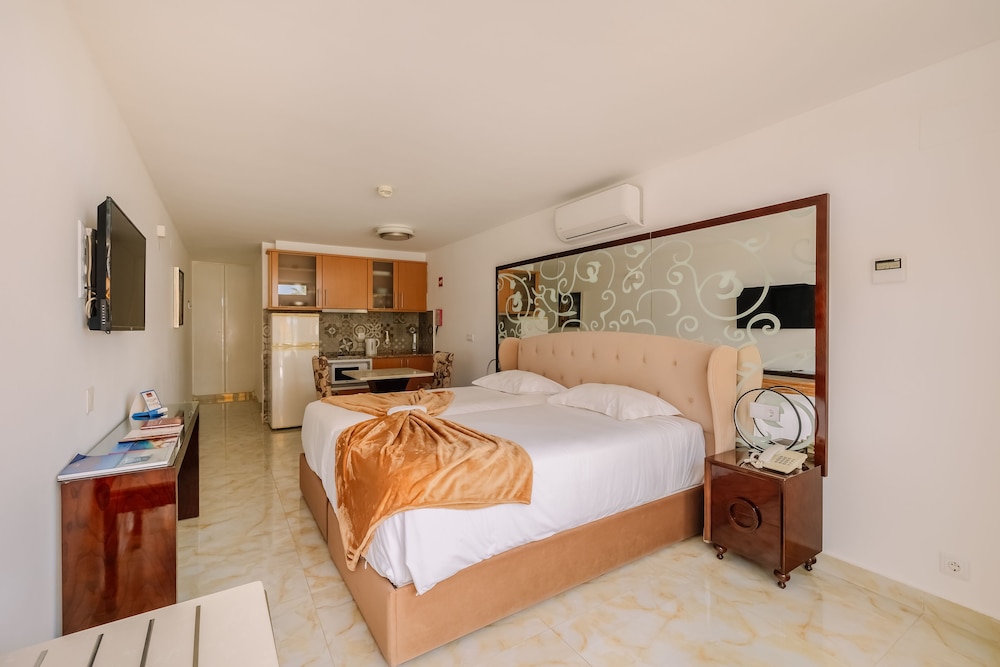 Deluxe Terrace Room Sea or Pool View 2pax