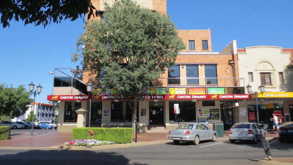 Amaroo Hotel 6/41