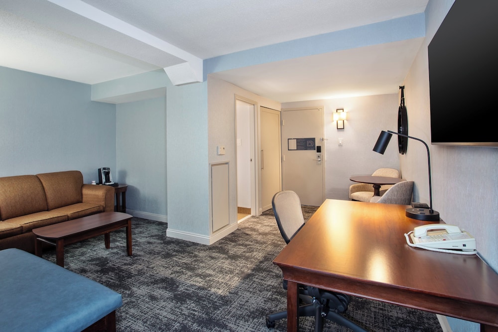 Crowne Plaza Chicago Northbrook 36/66