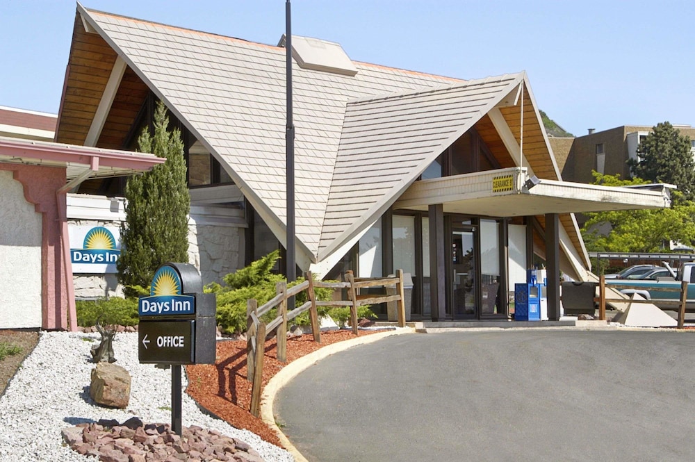 Days Inn Colorado Springs/Garden of the Gods 30/36