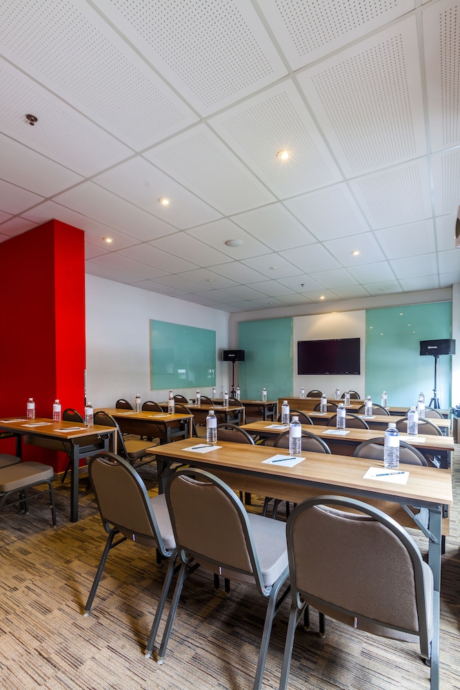 Monoloog Hotel Bekasi 16/19