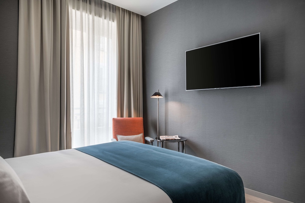 SUPERIOR, DOUBLE OR TWIN BED