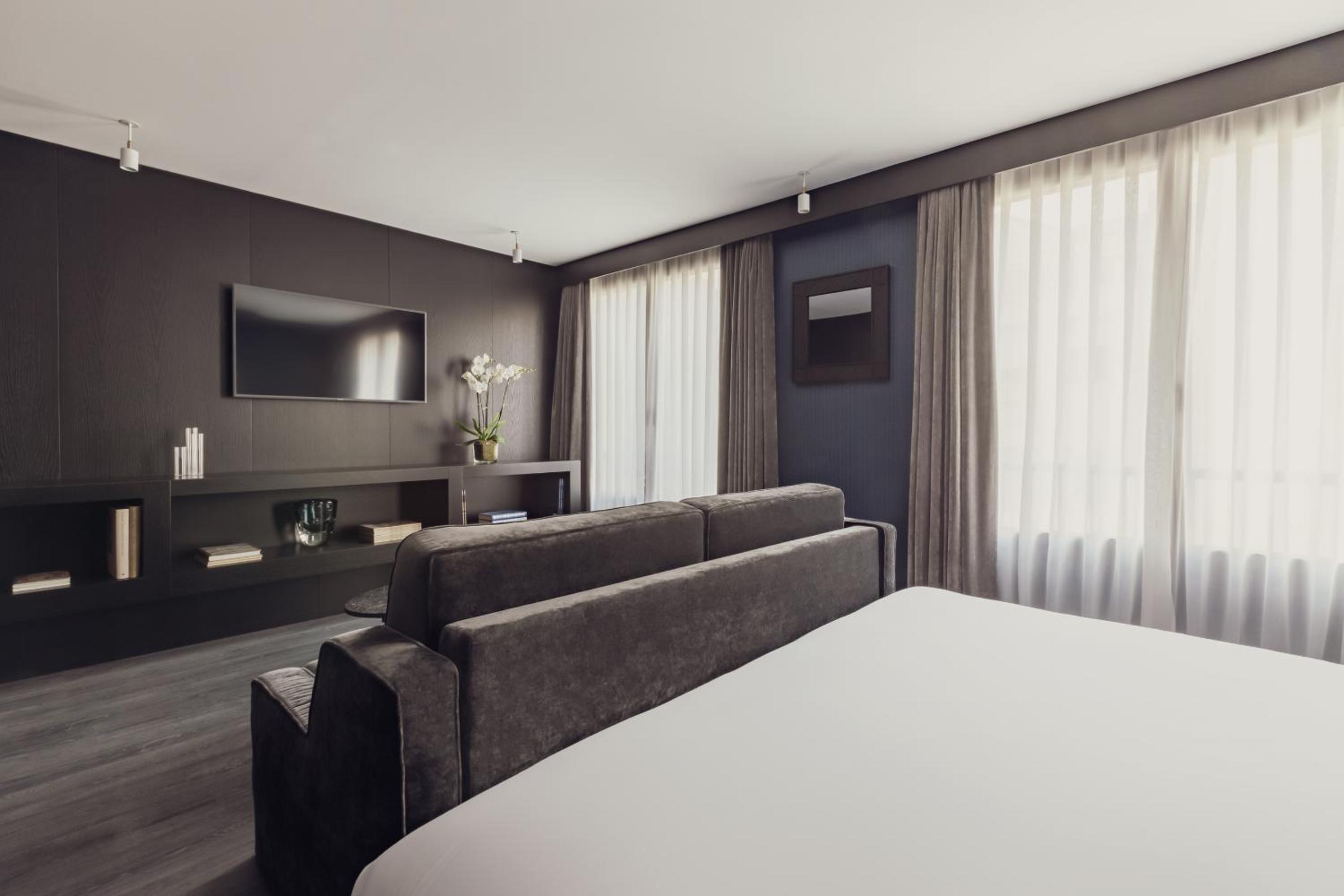 Deluxe, King Bed, Attic