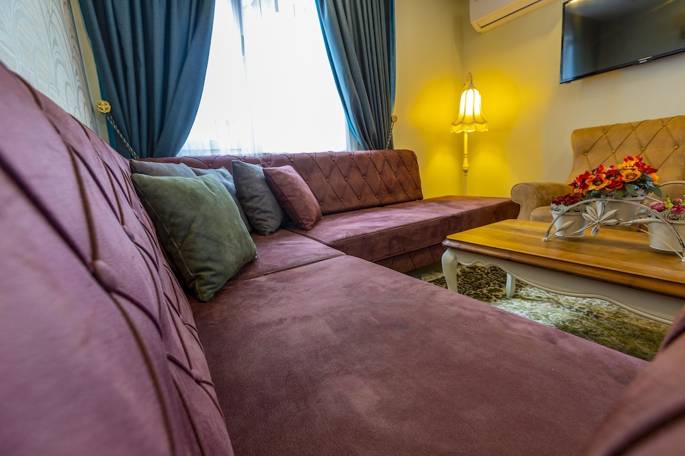 Andalouse Airport Suite Hotel 34/50