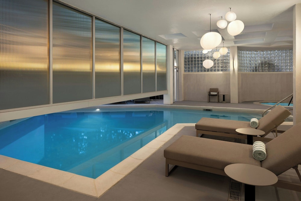 AC Hotel By Marriott Portland Lake Oswego 32/68